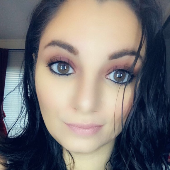 Meet your Posher, Julie - Picture 1 of 1